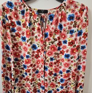Tahari Floral Button Down Blouse with Tie Neck Fabric Covered Accent Buttons